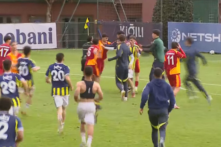 U19'daki Fenerbahçe-Galatasaray derbisinde yumruklar konuştu