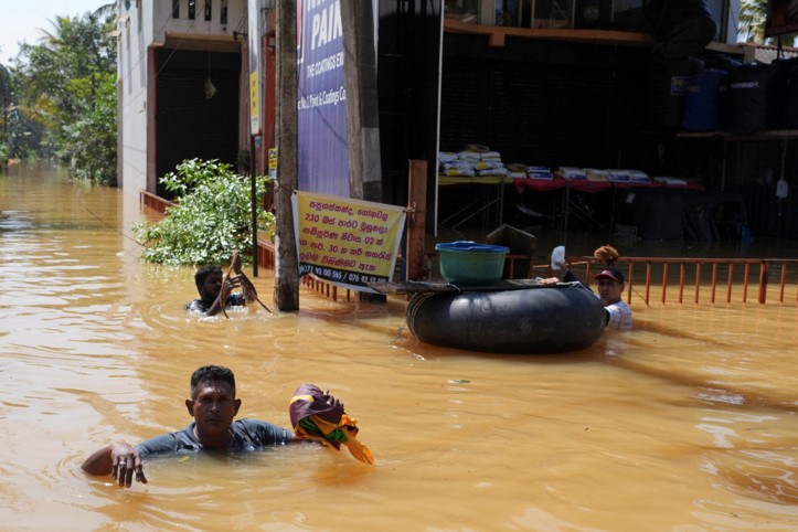 Üç ülke faciayı yaşadı: 900'den fazla ölü, yüzlerce kayıp