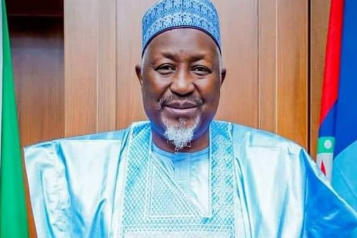 Abubakar istifa etti