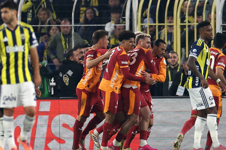 Galatasaray derbide 3 puanı kaçırdı: Okan Buruk'un bileği yine bükülmedi