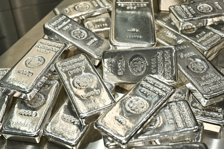Gümüş rekordan geri çekildi