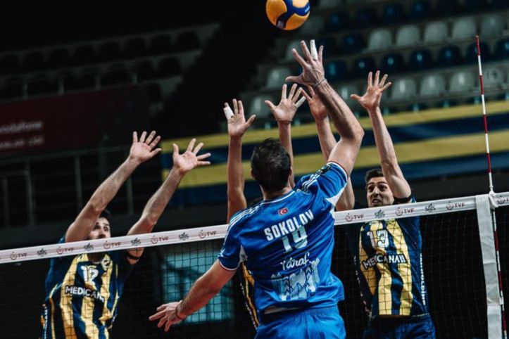 Halkbank, Fenerbahçe'yi 3-0'la geçti