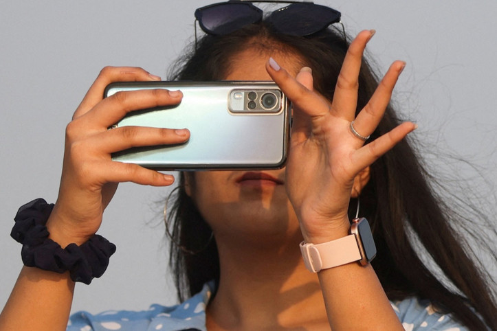 Hükümetin akıllı telefon talebi tepki çekti