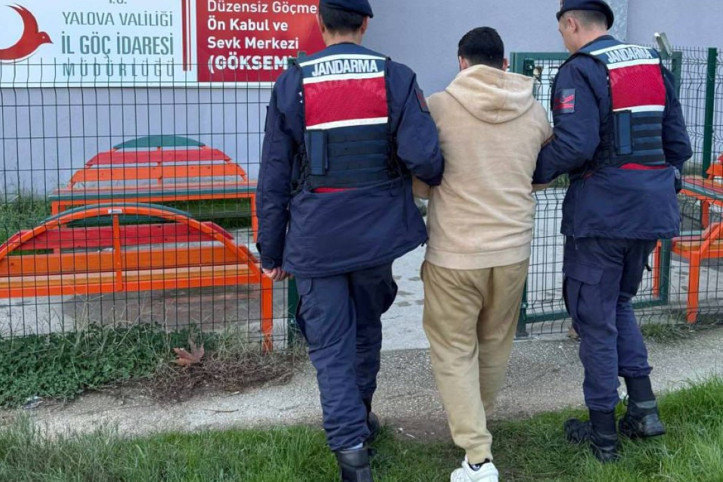 Kırmızı bültenle aranıyordu, Türkiye’de yakalandı