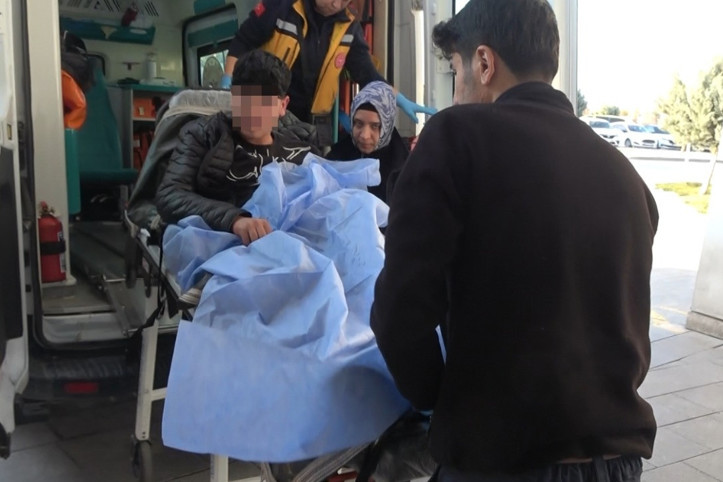 Şakalaşırken arkadaşını bıçakladı