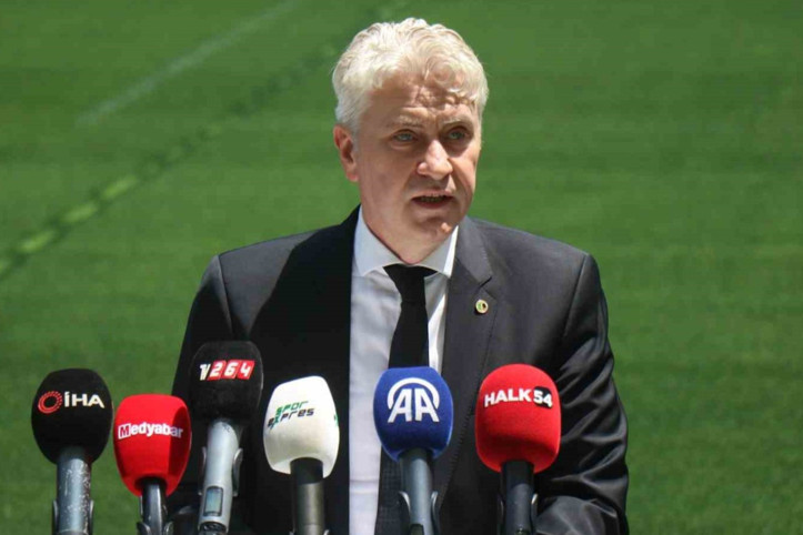 Sakaryaspor'da başkan görevi bıraktı