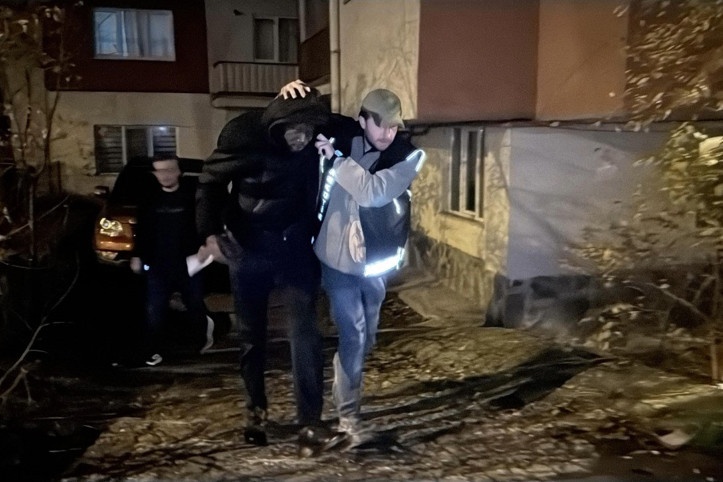 46 poşet uyuşturucu maddeyle evinde yakalandı