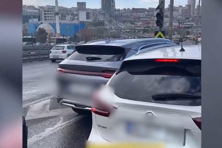 Aracın önünü kesip ambulansın geçişini engelleyen kişi gözaltına alındı