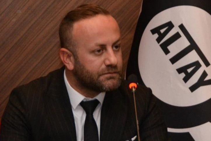 Borç gırtlağa dayandı, başkan görevi bırakma kararı aldı