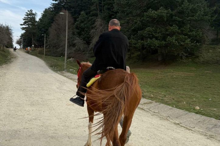 Büyük panik: Bindiği at huysuzlanıp koşmaya başladı