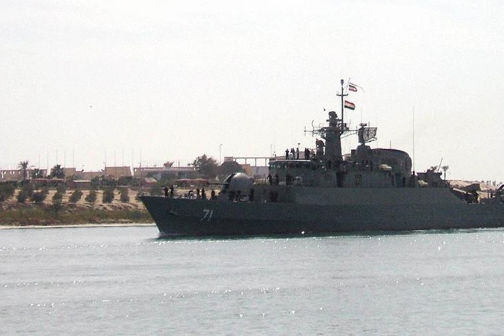 İran’dan ABD savaş gemilerine uyarı