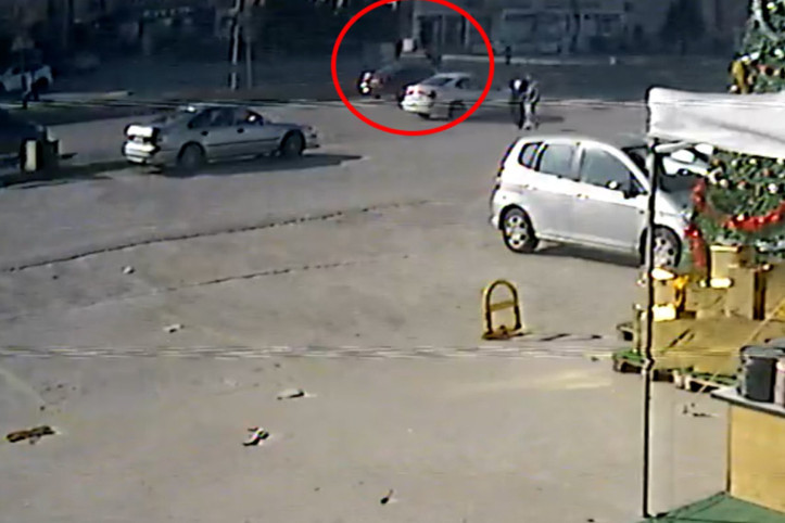 Karşıdan karşıya geçmek isterken hayatını kaybetti