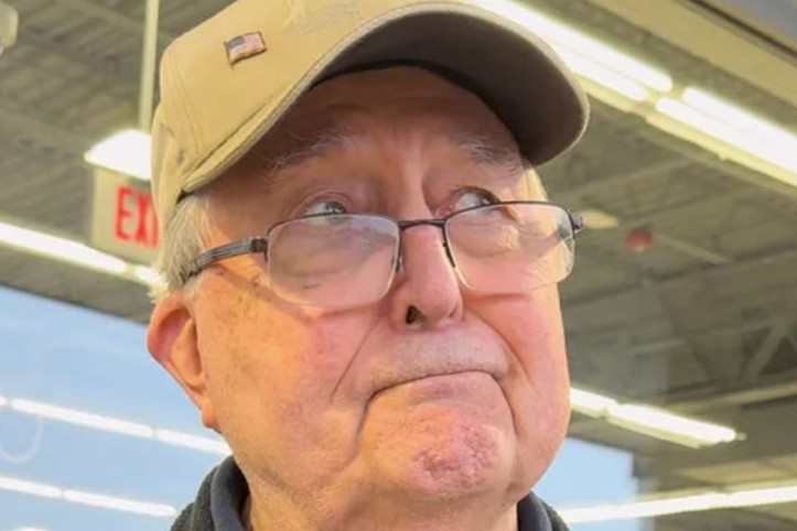 Kasiyerlik yapan 88 yaşındaki gazinin hayatını bir TikTok yorumu değiştirdi