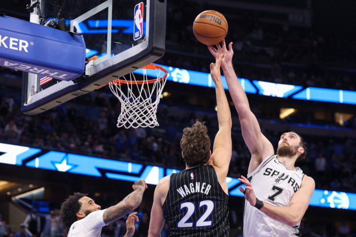 Kornet bloğu vurdu, Spurs'e galibiyeti getirdi