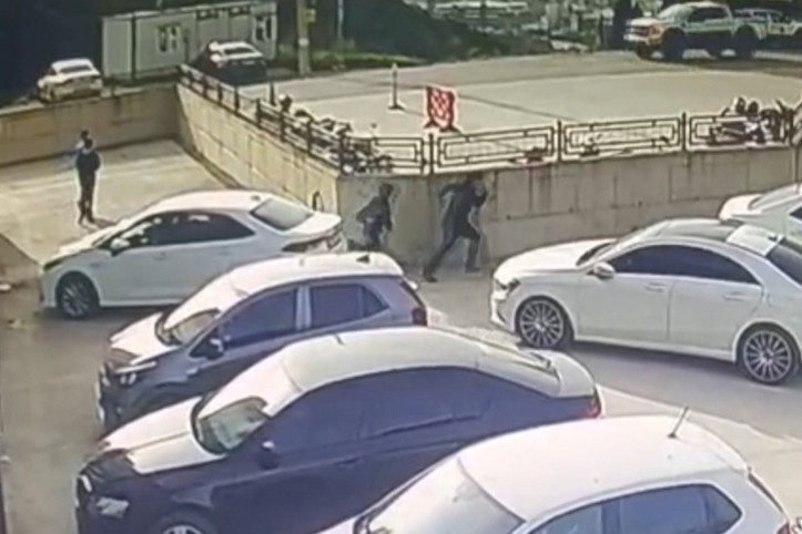 Teneffüste dehşet anları! Lisenin bahçesine yorgun mermi düştü