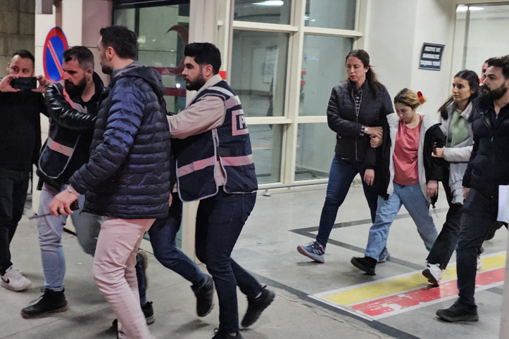 Komşu cinayeti: Bilezik için öldürdüler
