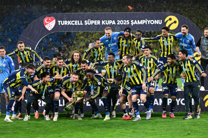 Fenerbahçe, Süper Kupa finalinde Galatasaray'ı devirdi: 0-2