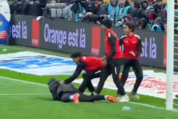 Dünya futbolu bunu da gördü: Afrika Uluslar Kupası'nda 'havlu' kavgası!
