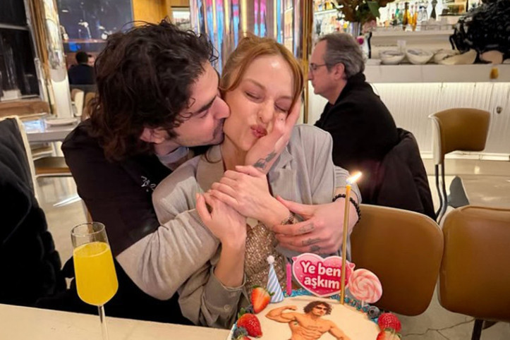 Nilperi Şahinkaya 37’nci yaşını sıra dışı pastayla kutladı