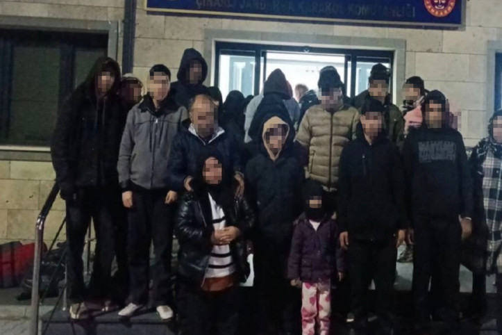 Çanakkale’de kaçak göçmen operasyonu: 77 kişi yakalandı