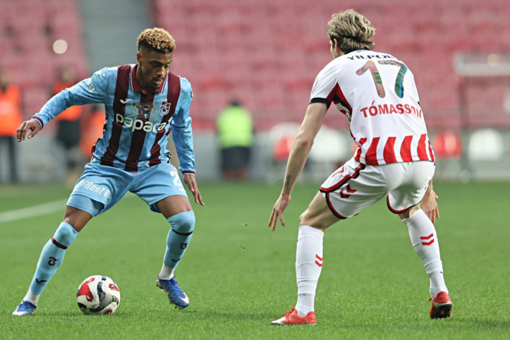 Trabzonspor kupada penaltılarda güldü: Samsunspor 50 dakika 10 kişi oynadı