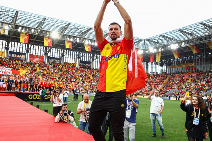 Göztepe'de ayrılık resmileşti: Lis, Lech Poznan’da