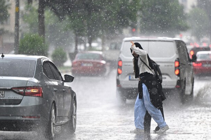 Meteoroloji alarm verdi: Sağanak, fırtına ve toz taşınımı geliyor