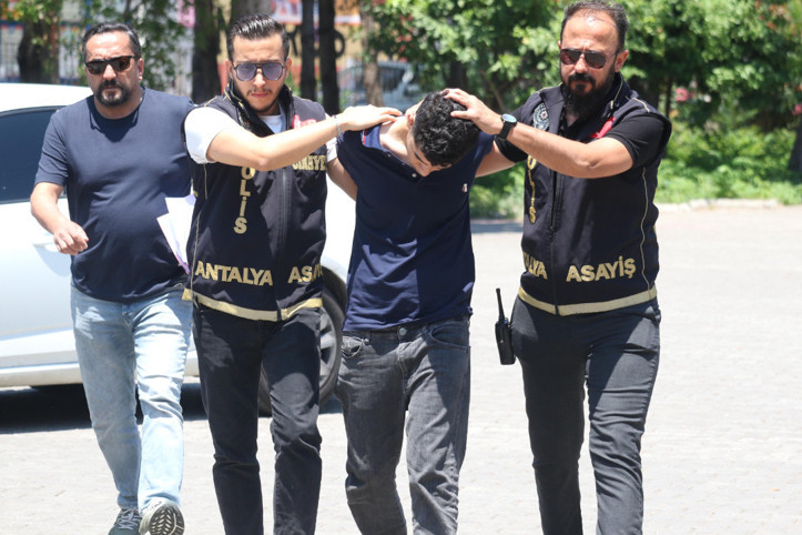 Kan donduran olay: 'İçlerine şeytan girdi' diyerek iki ablasına saldırdı