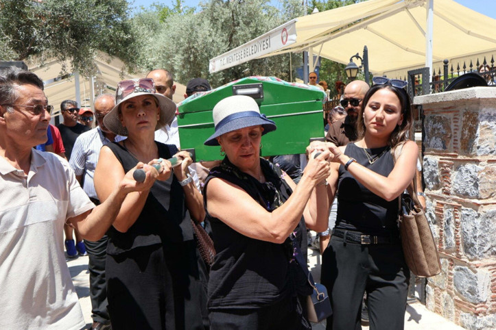 Sevgilisi tarafından öldürülen Sevil Işıktekin'e son veda: Tabutunu kadınlar omuzladı