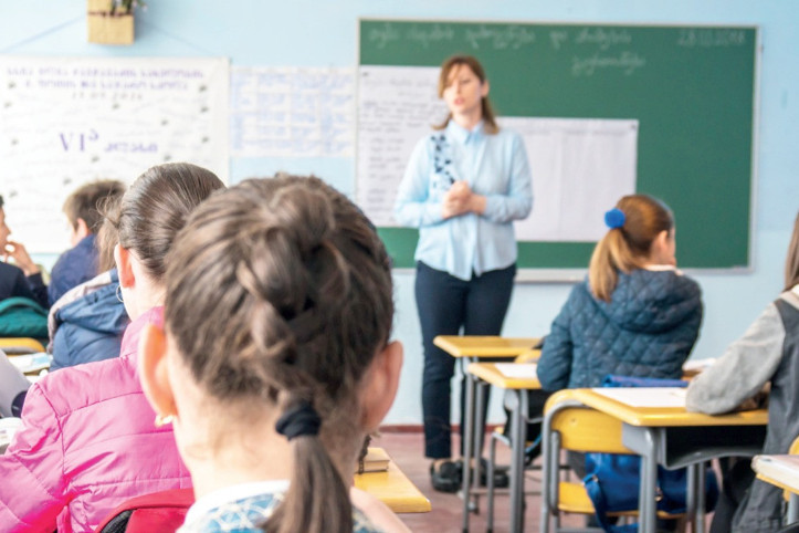 Ücretli öğretmene tatilde maaş yok