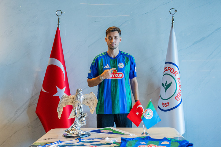 Beşiktaş'tan ayrıldı, Çaykur Rizespor'a imza attı