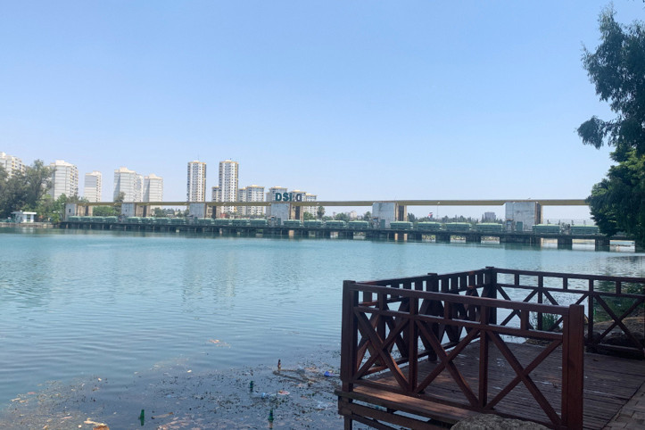 Adana'da kavurucu sıcaklar etkisini artırdı: Cadde ve sokaklar boş kaldı