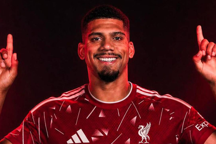 Liverpool, Barcelona'dan Ronald Araujo'yu alıyor