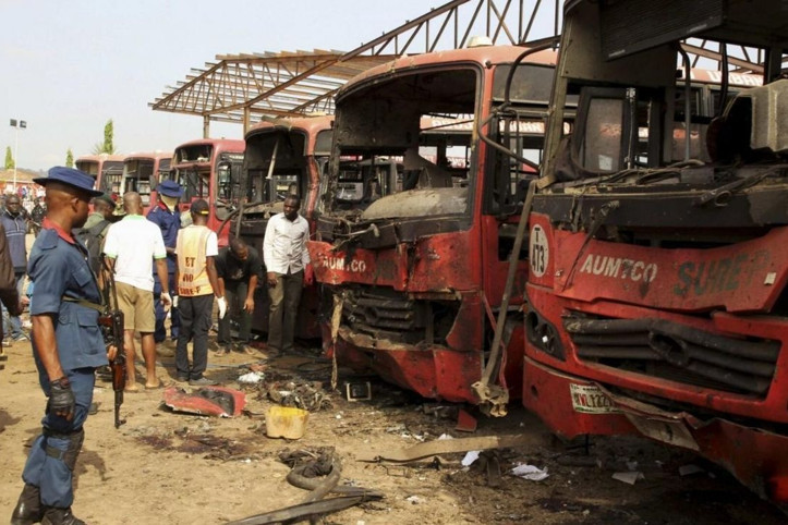 İki otobüs çarpıştı, 17'si asker 22 kişi öldü