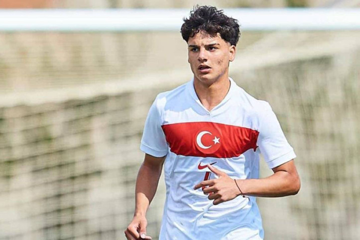 Fenerbahçe'nin kapısından dönmüştü: Alanyaspor'a transfer oldu