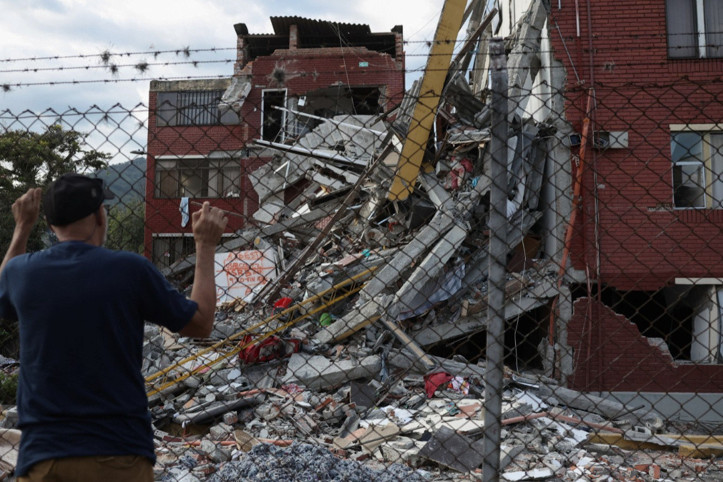 7,4'lük deprem sonrası tartışma yaratan karar: Sadece 4 ülkeden yardım kabul edildi