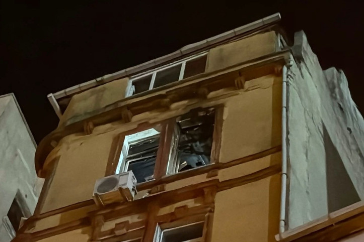 Beyoğlu'nda maç sonrası atılan havai fişek evde yangına neden oldu