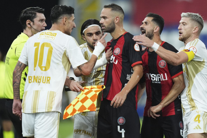 Fatih Karagümrük 1 puanı 90+6'da kurtardı