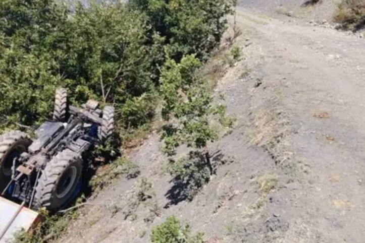 Traktör şarampole devrildi: Ölü ve yaralılar var