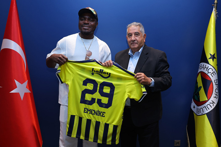 Emenike yıllar sonra Fenerbahçe'ye geri döndü