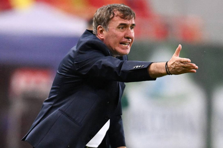 Gheorghe Hagi'yi darmadağın ettiler. Türkiye'den bile kötü