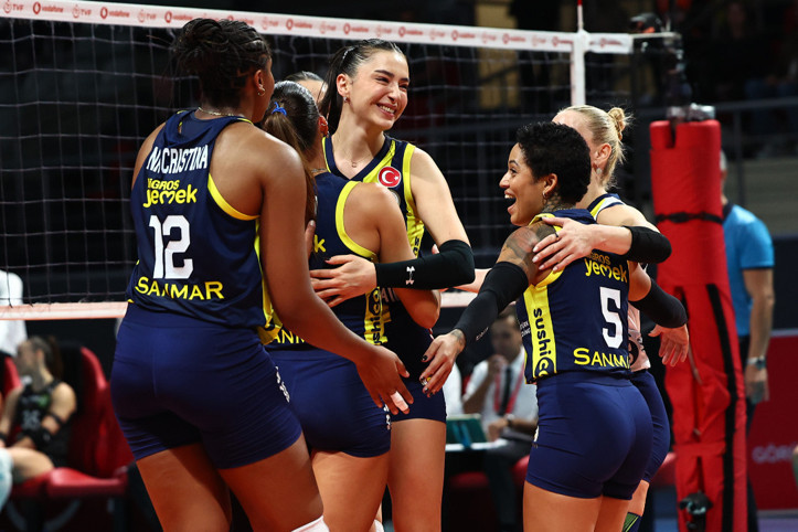 Fenerbahçe Medicana, Sultanlar Ligi'ne 3-0'la başladı