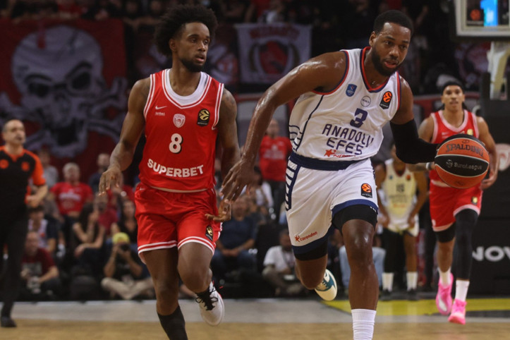 Efes deplasmanda farklı mağlup