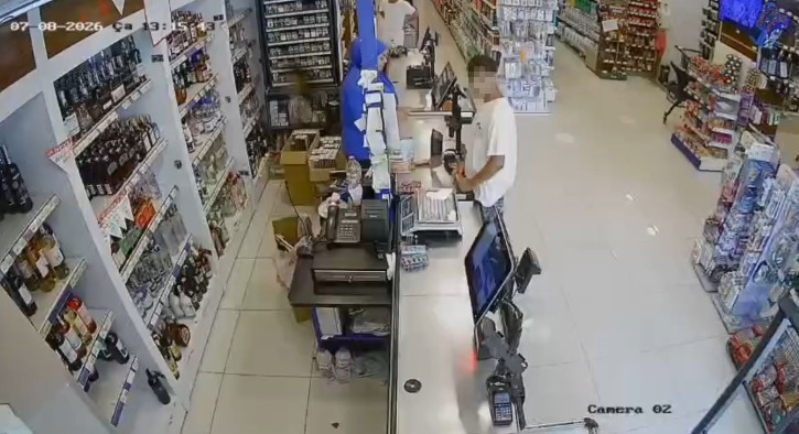 Marketi soydu, içinde çocuk olan aracı çalıp kaçtı - Resim : 1
