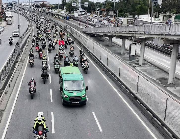 Binlerce kişi uğurladı. Fotoğraf Florya Köprüsü'nde çekildi - Resim : 4