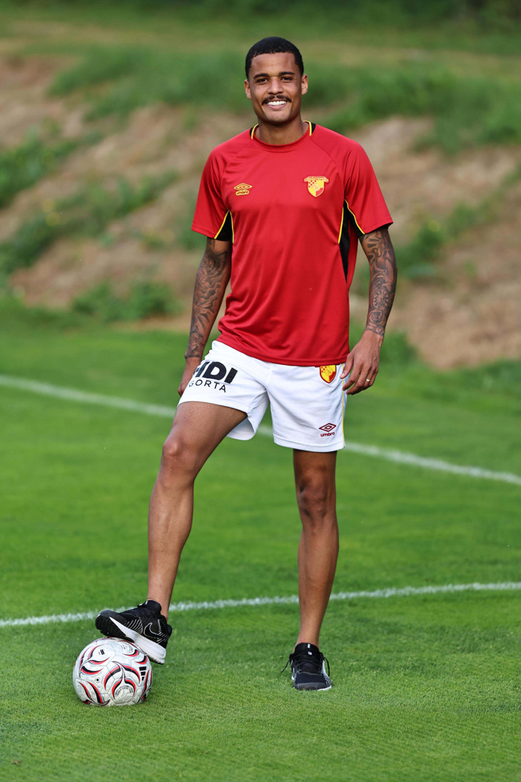 Stanimir Stoilov: Türk futbolcular çok pahalı ve seviyeleri yetersiz - Resim : 1