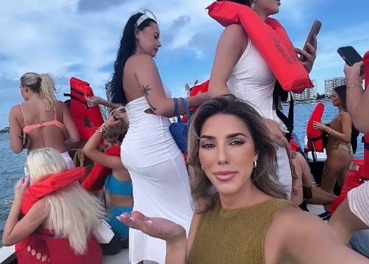Bikinili 30 fenomen batan yattan kurtarıldı - Resim: 9