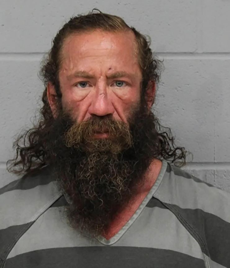 Çiğ et yiyerek ünlenmişti: TV sunucusunu tehdit edince tutuklandı - Resim : 1