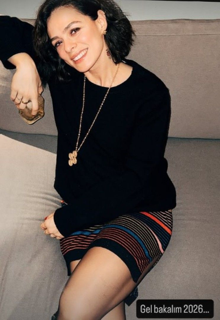 2026'ya böyle girdiler! Ünlülerin yeni yıl paylaşımları - Resim: 12