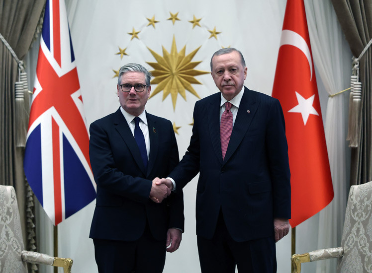 İngiltere Başbakanı Türkiye'de: Erdoğan resmi törenle karşıladı - Resim : 5